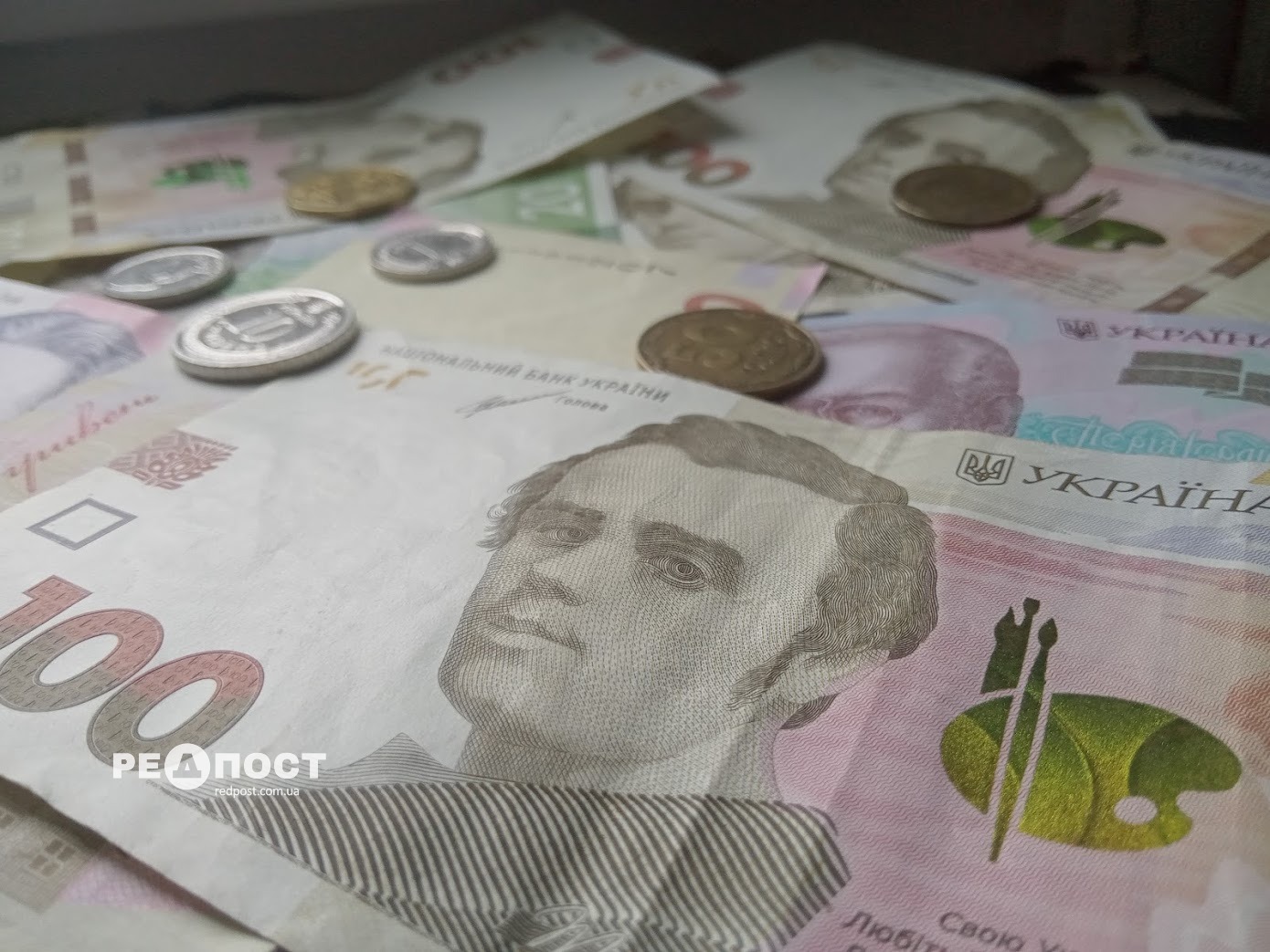 Збільшити свої пенсійні виплати на кілька тисяч гривень можуть українці: як це зробити