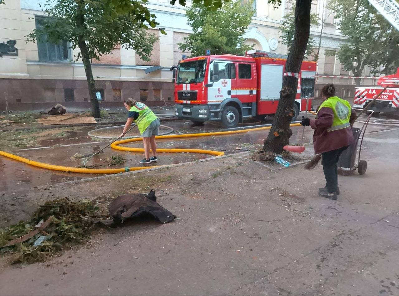 Ліквідують наслідки удару росіян харківські комунальники: Новини Харкова
