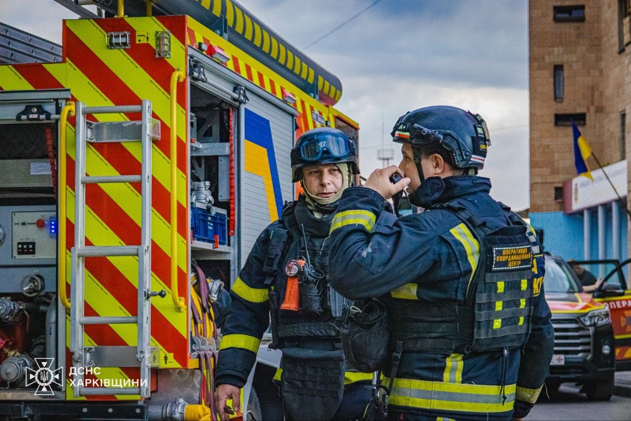Загасили спричинену ворогом пожежу на підприємстві вогнеборці: Новини Харкова