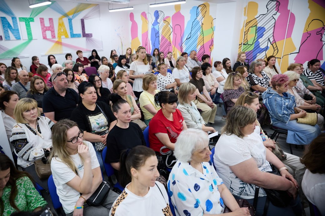 Провів відкриту зустріч із переселенцями, які знайшли прихисток у місті, Ігор Терехов: Новини Харкова