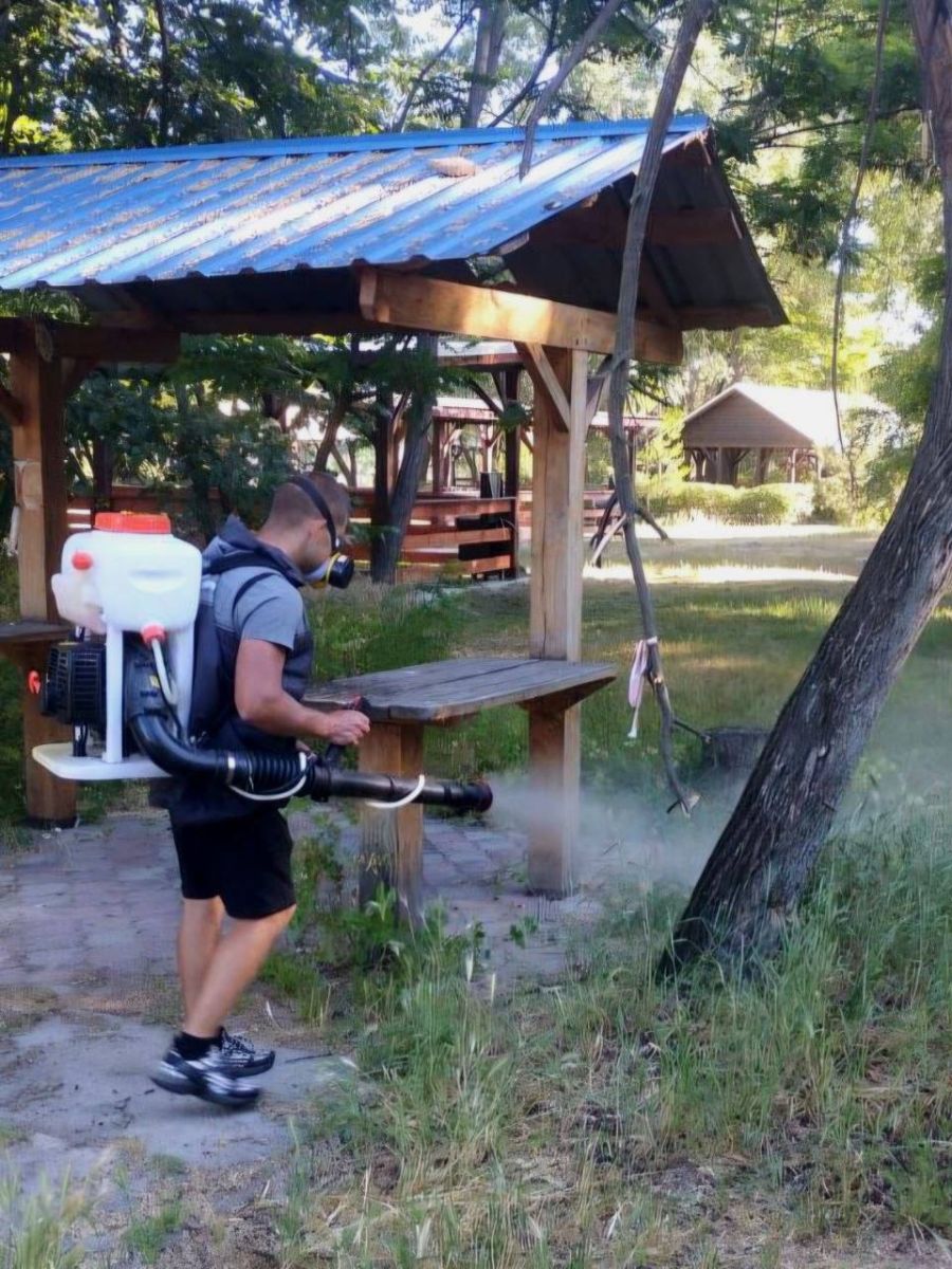 Новини Харкова: обробили зелені зони від кліщів