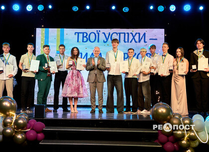 Випускники Слобідського району Харкова відсвяткували закінчення школи (фото)