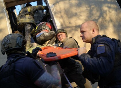 Ігор Терехов відзначив міські служби та волонтерів, які врятували 8 людей після удару КАБ