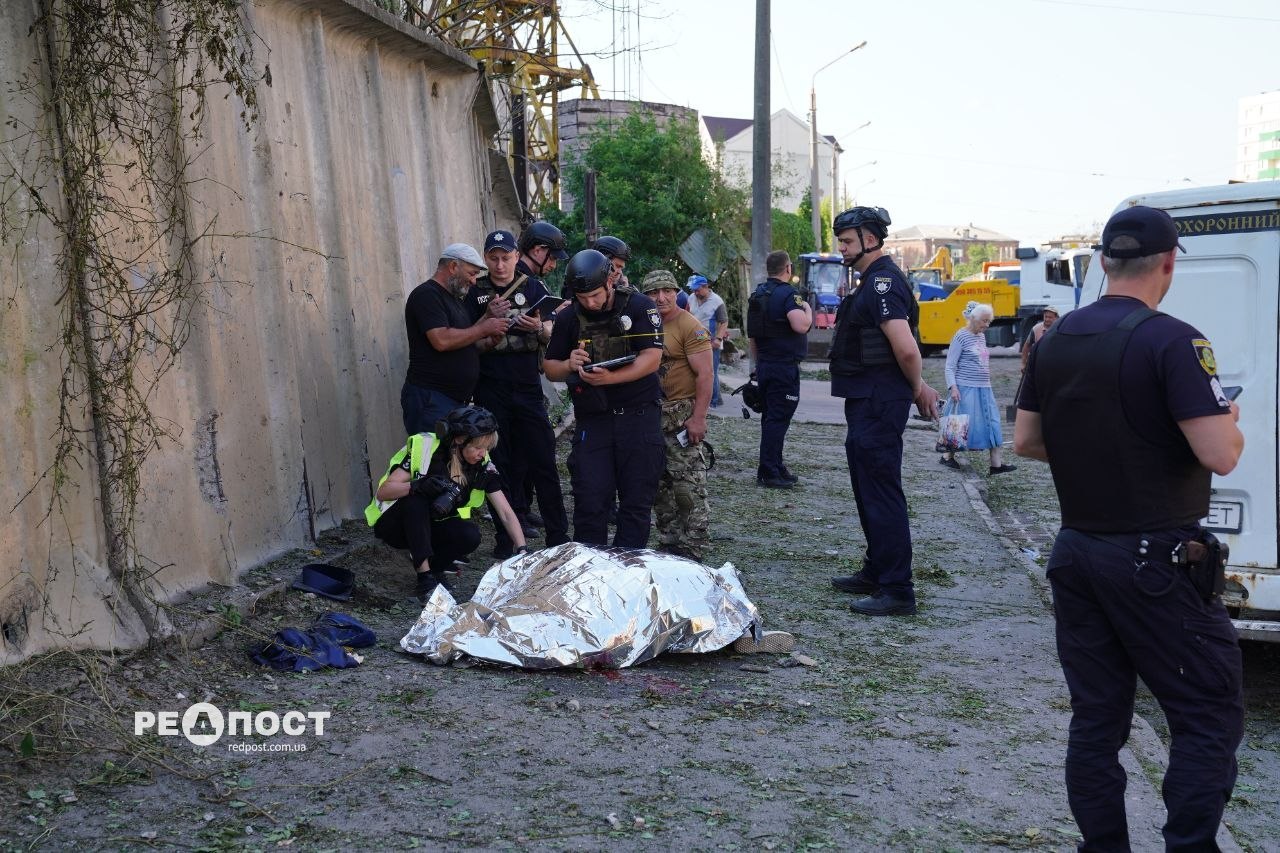 Загинула дівчина, понівечено трамвай, будинки та 15 авто - Світлини з місця удару окупантів: Новини Харкова