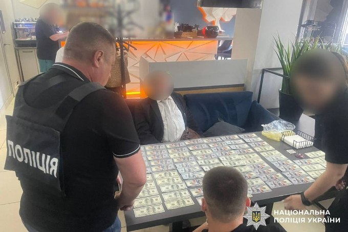Новини Харкова: викрили схему виїзду за кордон за 7700 доларів
