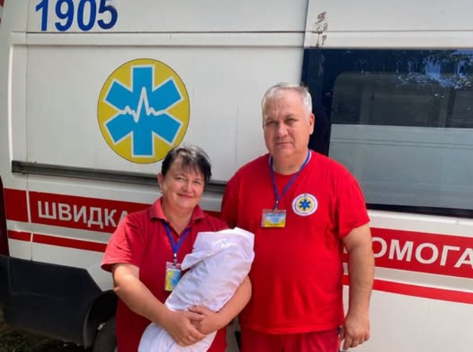 у швидкій на Харківщині народилася дівчинка