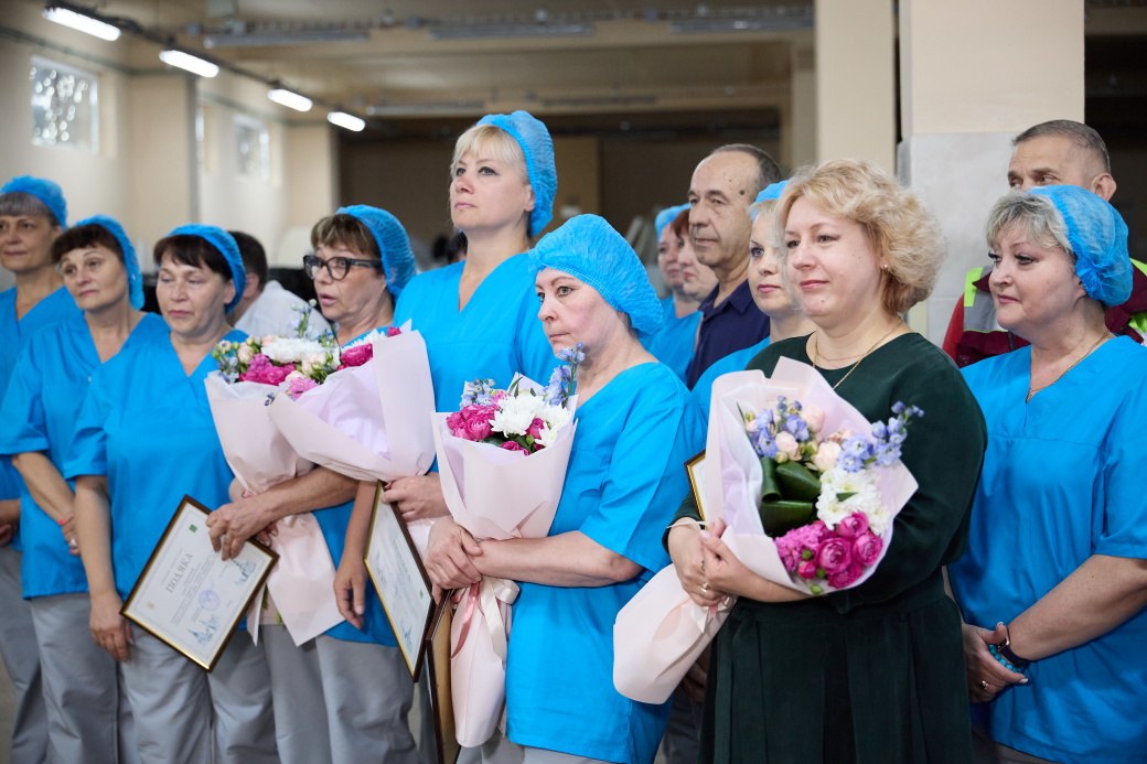 Відзначив кращіх працівників кондитерського підприємства, яке розширює виробничі потужності, Ігор Терехов: Новини Харкова