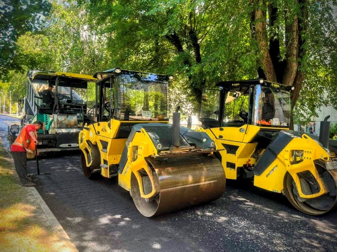 Новини Харкова: у місті ремонтують дороги і тротуари