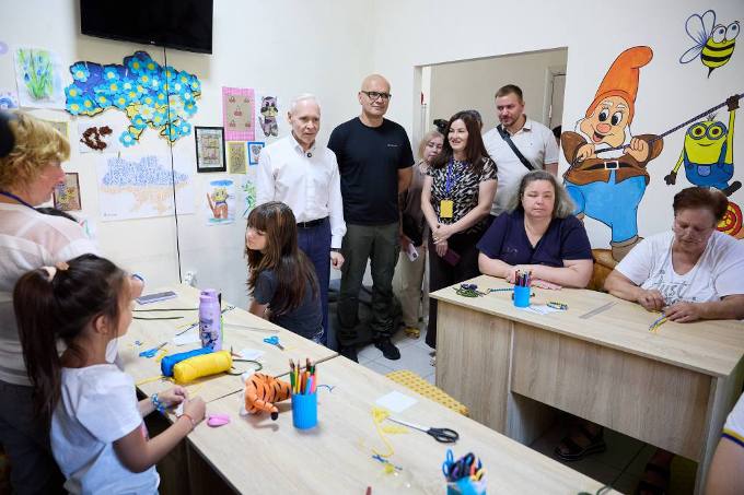 Новини Харкова: Терехов відвідав центр для переселенців