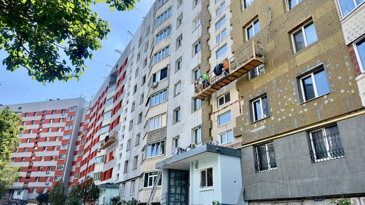 Завершують ремонт понівеченого будинку на вулиці Леся Сердюка: Новини Харкова