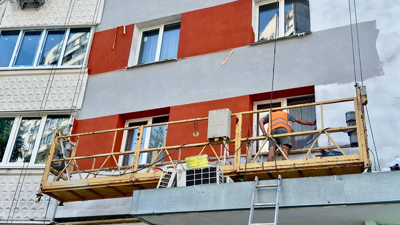 Завершують ремонт понівеченого будинку на вулиці Леся Сердюка: Новини Харкова