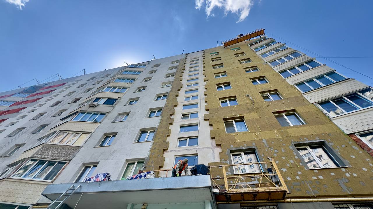 Завершують ремонт понівеченого будинку на вулиці Леся Сердюка: Новини Харкова