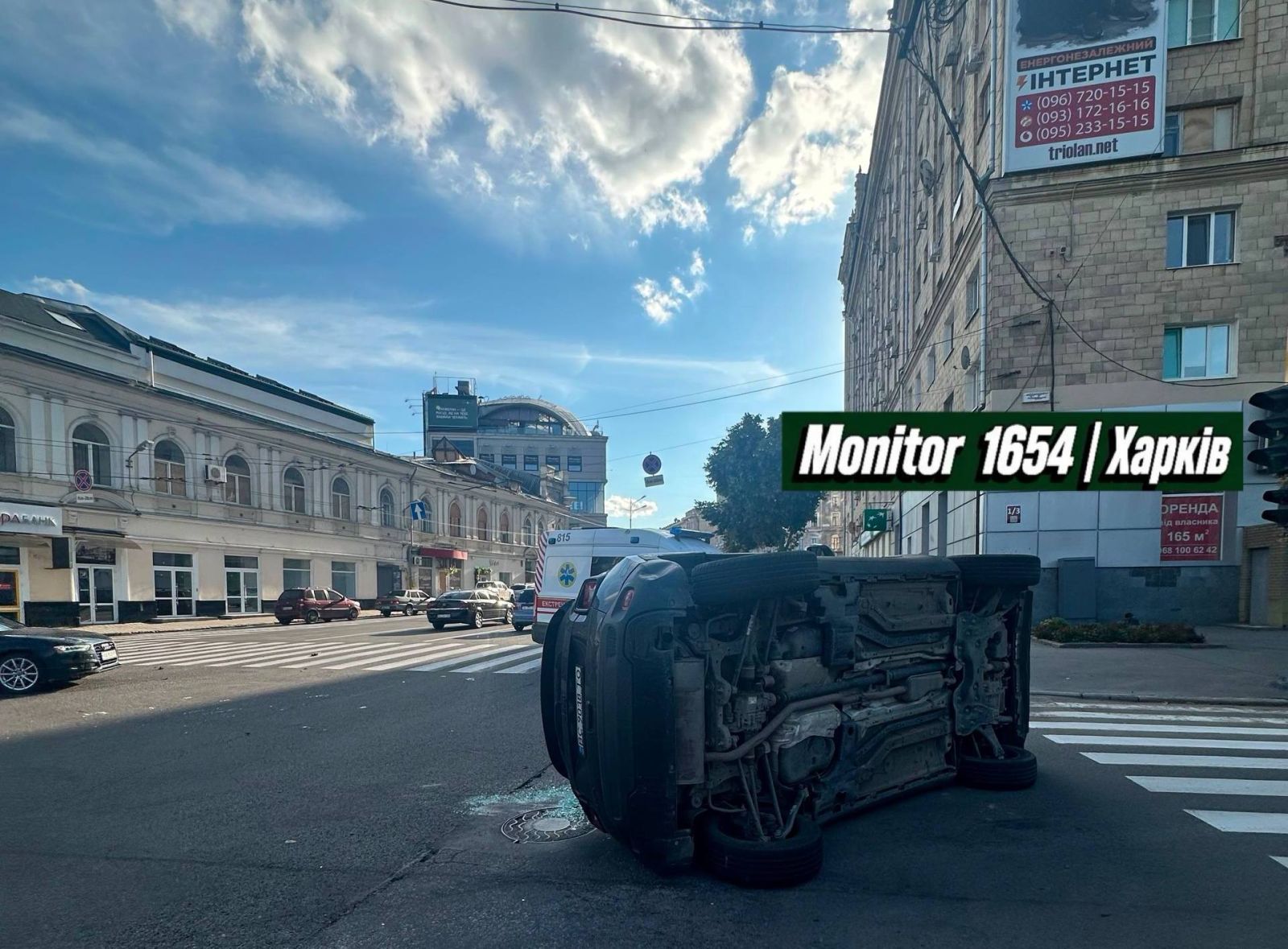 Перекинулася автівка у центрі міста після зіткнення з Opel: Новини Харкова