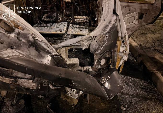 FPV-дрон атакував автомобіль у Харкові – двоє постраждалих