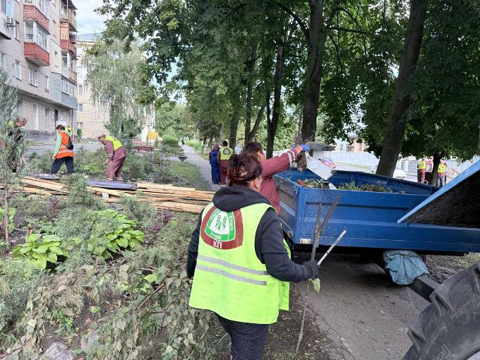 Новини Харкова: у Новобаварському районі ліквідовують наслідки атаки