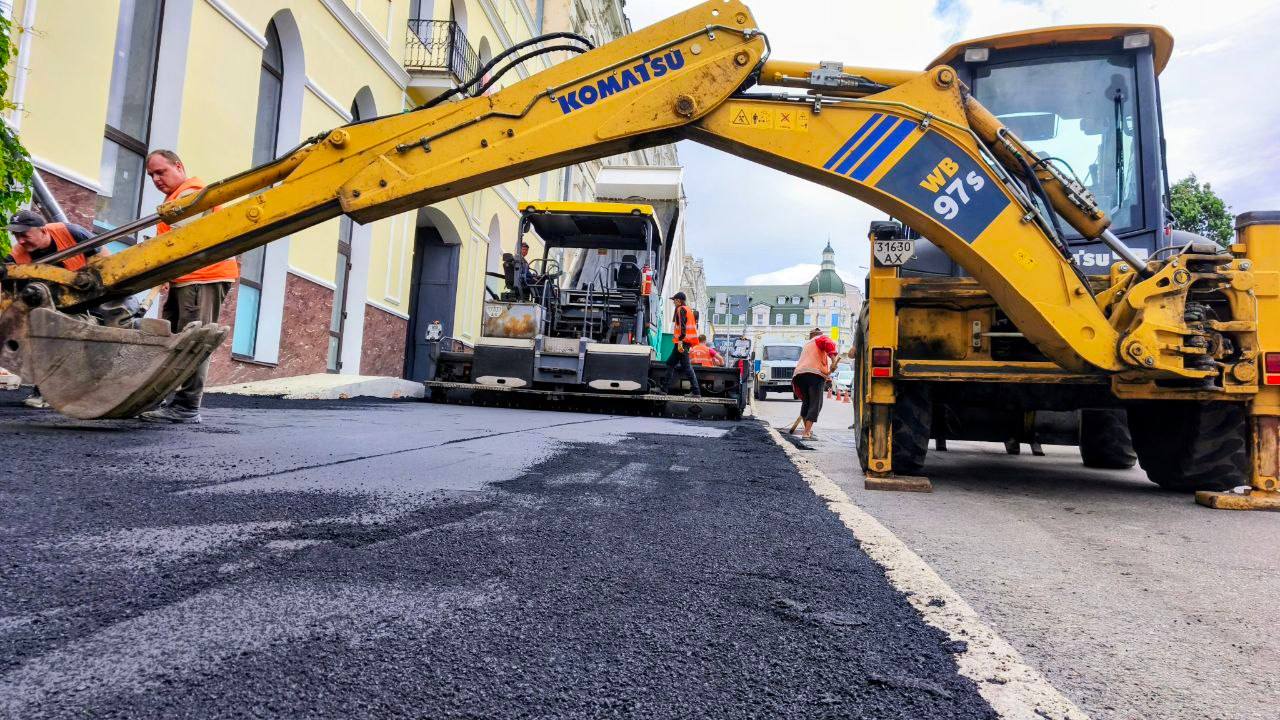 Завершили ремонт тротуарів на Бурсацькому узвозі дорожники: Новини Харкова