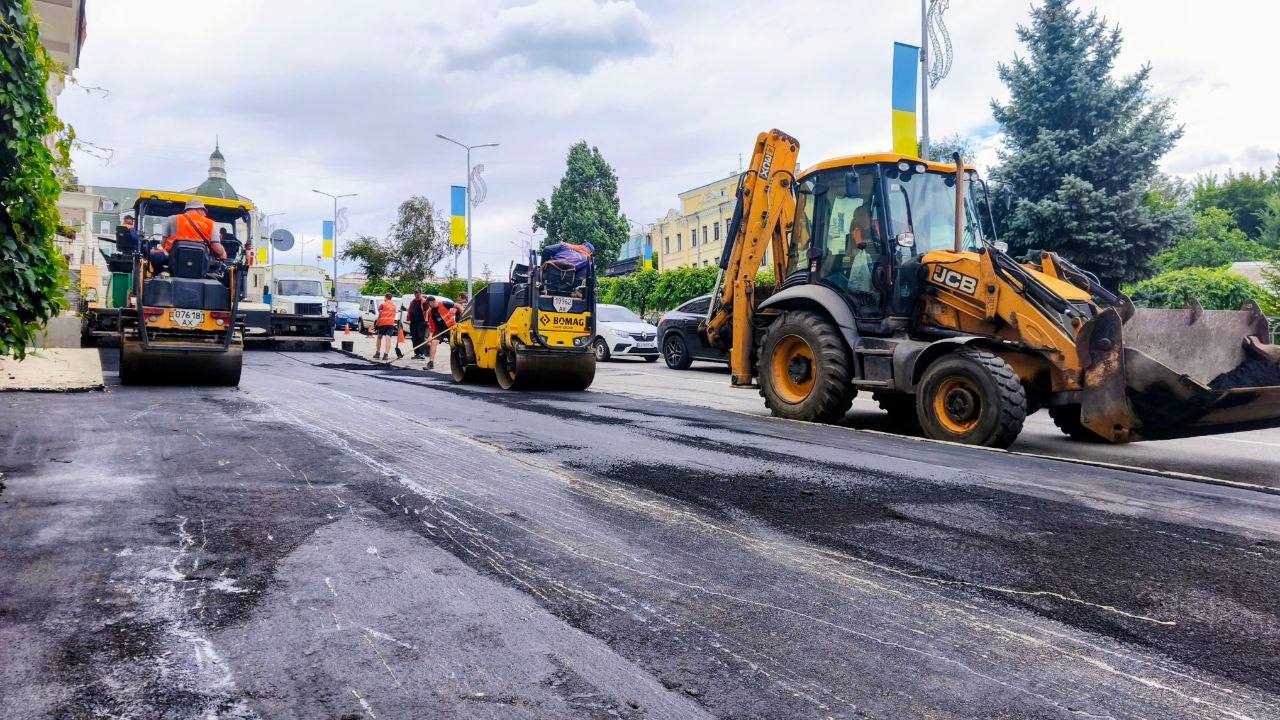 Завершили ремонт тротуарів на Бурсацькому узвозі дорожники: Новини Харкова