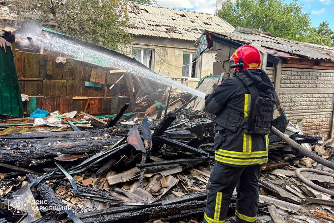 Новини Харкова: фото гасіння пожежі після удару по Балаклії