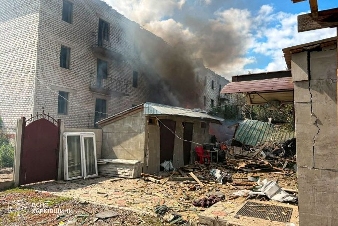 Новини Харкова: фото гасіння пожежі після удару по Балаклії