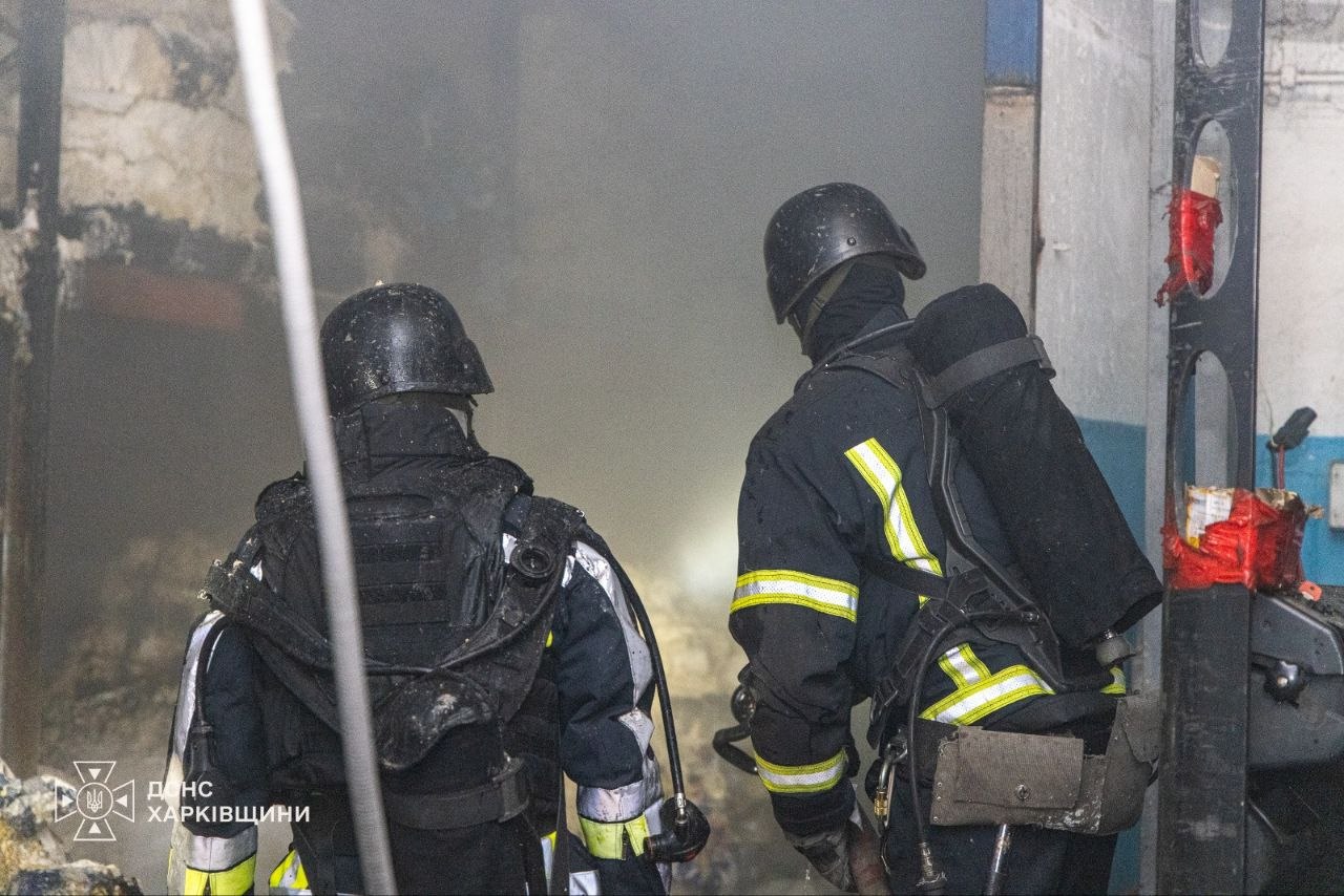 Поранені діти та рятувальник чере атаку російськими безпілотниками обласного центру та області: Новини Харкова
