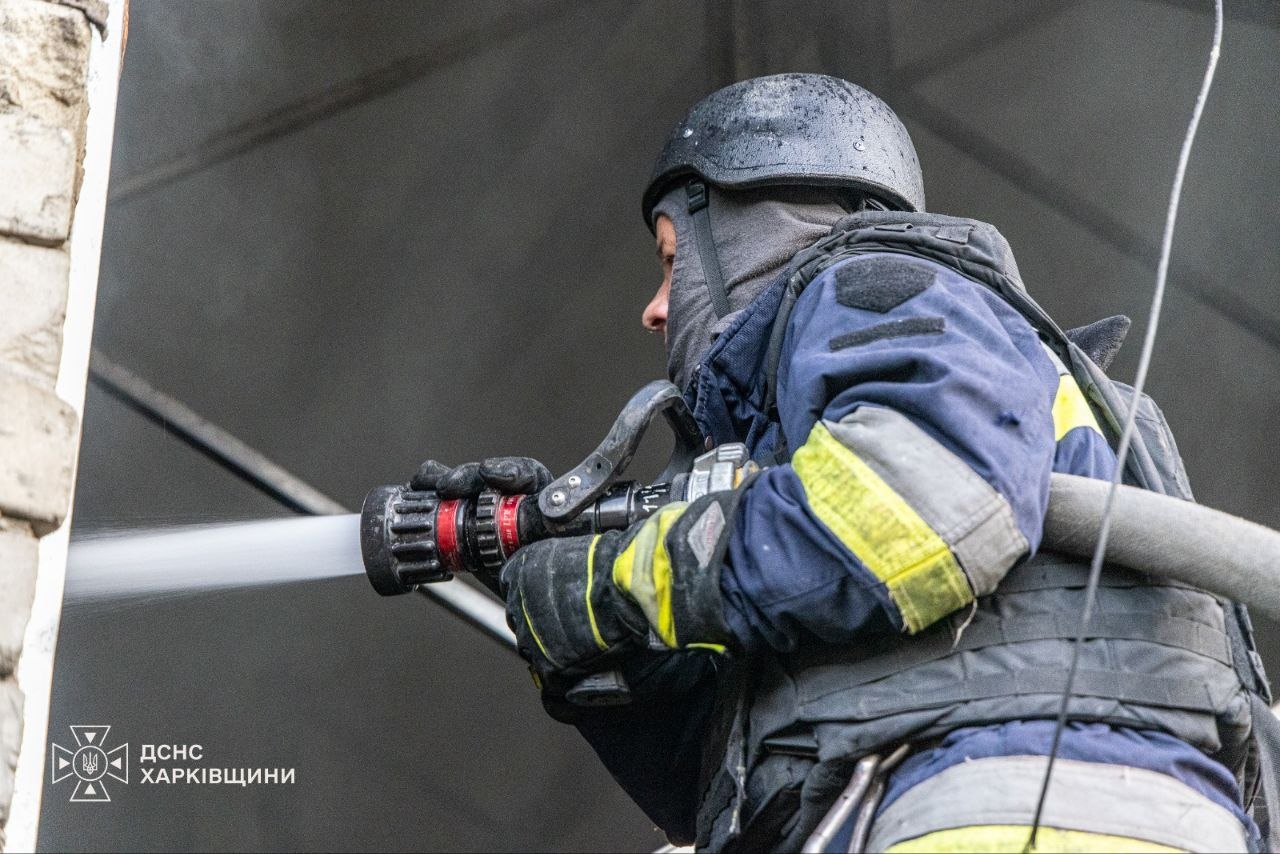Поранені діти та рятувальник чере атаку російськими безпілотниками обласного центру та області: Новини Харкова