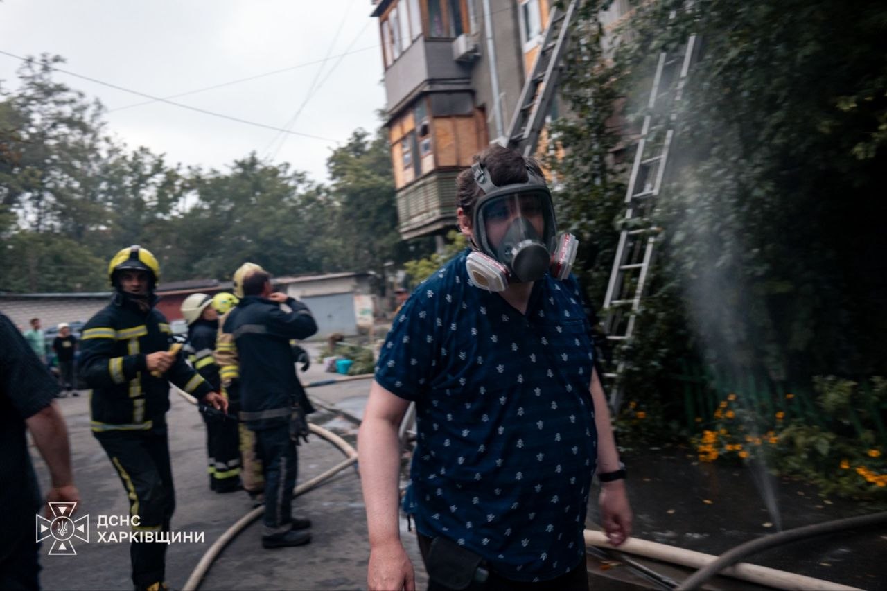 Врятували двох людей під час пожежі вогнеборці: Новини Харкова