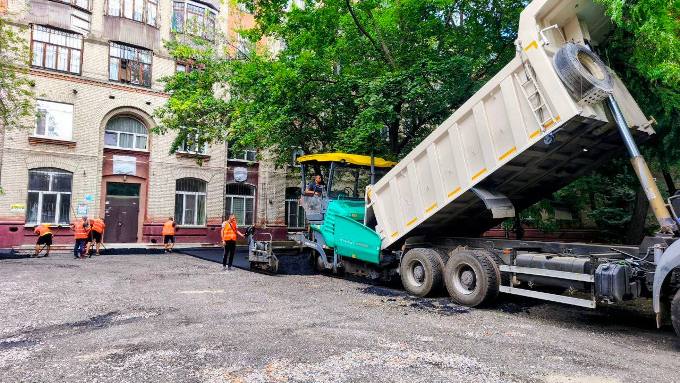 Новини Харкова: на Біблика відремонтували тротуар