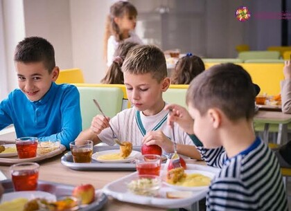 МОН та реформа харчування: безоплатні обіди для школярів 1–11 класів з початку нового навчального року
