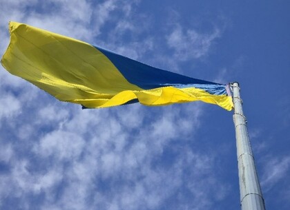 Великий прапор знову замайорів на найвищому флагштоці України (фото)