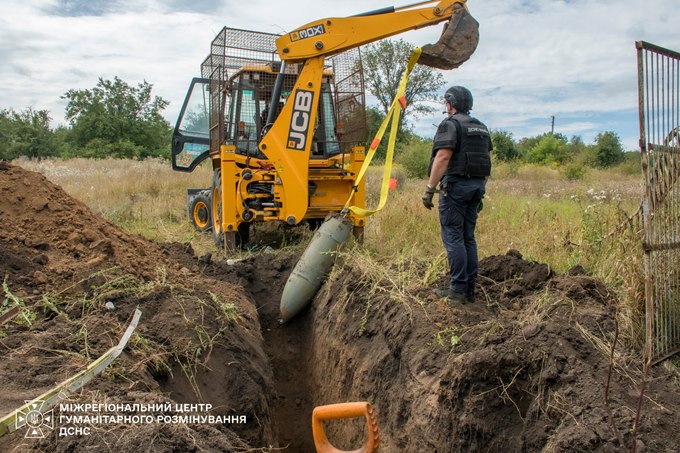 Новини Харкова: сапери знищили дві авіабомби по 500 кг