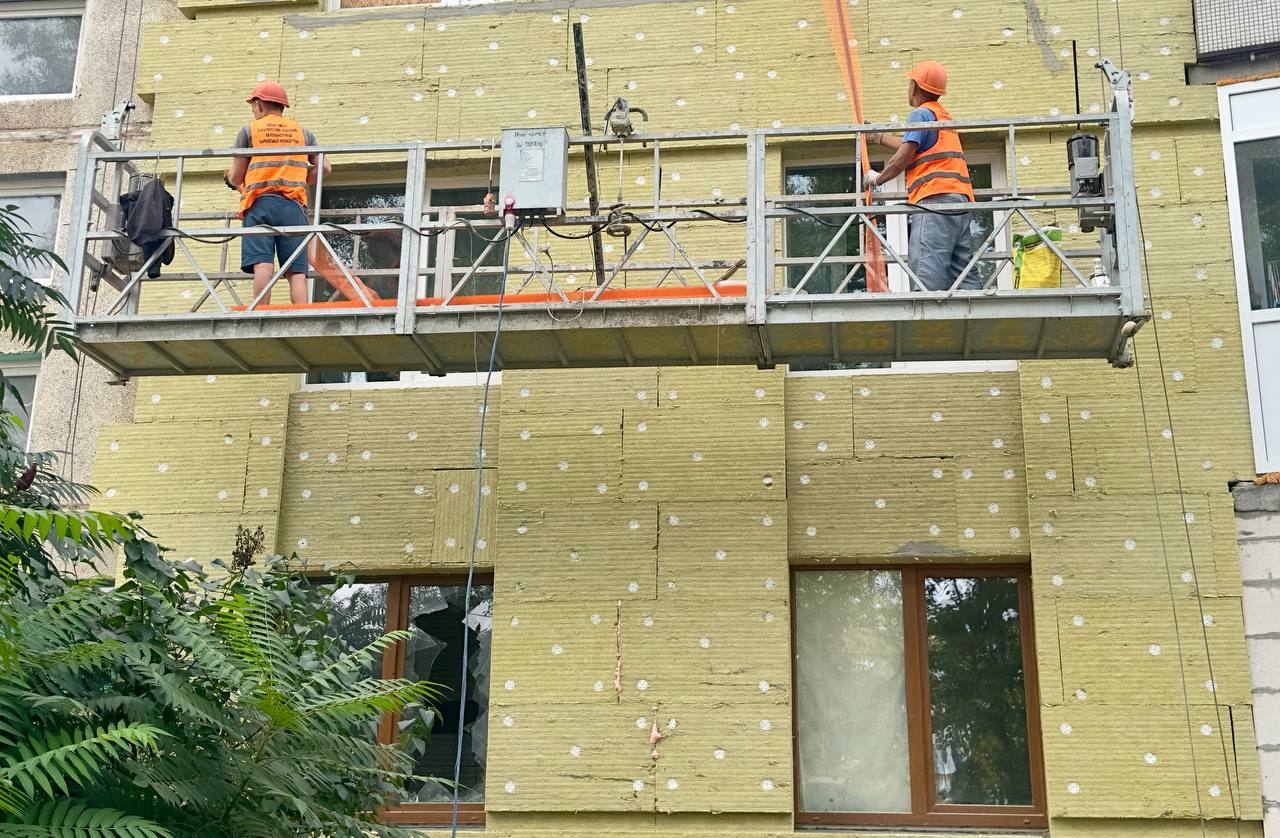 Повертають до життя харківській житловий будинок на вулиці Бучми комунальники: Новини Харкова