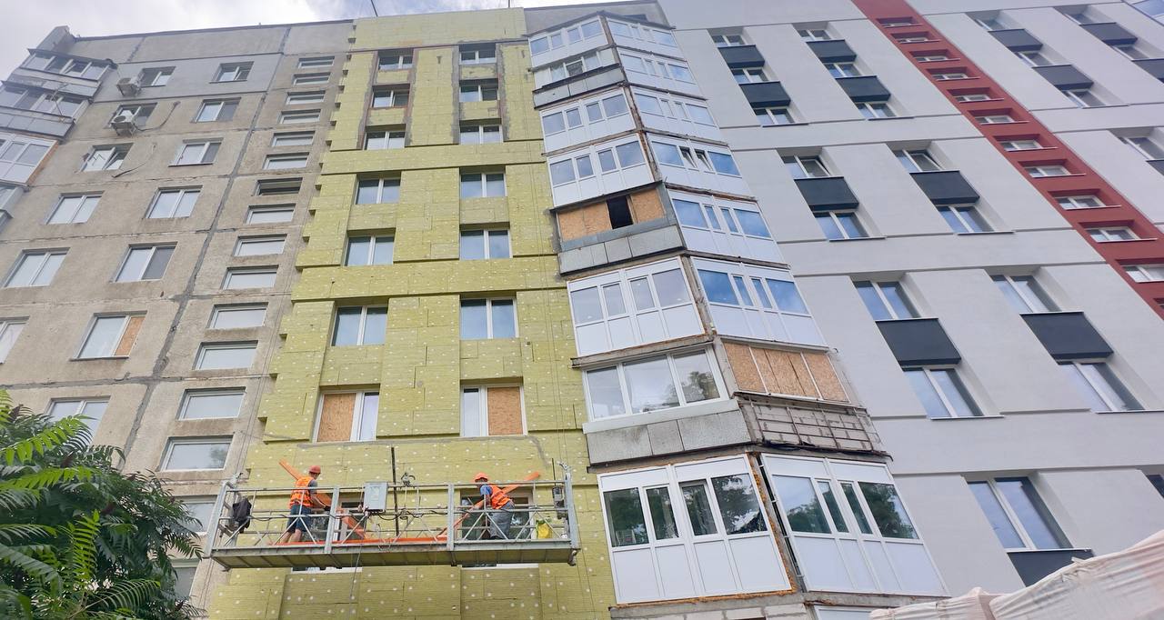 Повертають до життя харківській житловий будинок на вулиці Бучми комунальники: Новини Харкова
