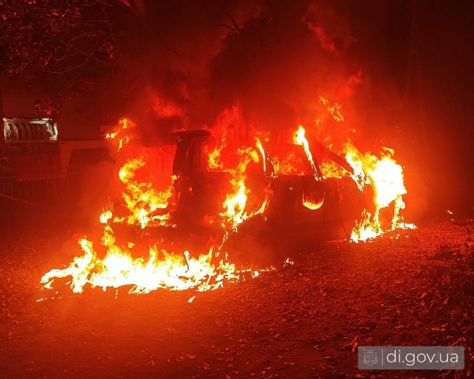 Два удари FPV-дронів по авто на Дергачівщині