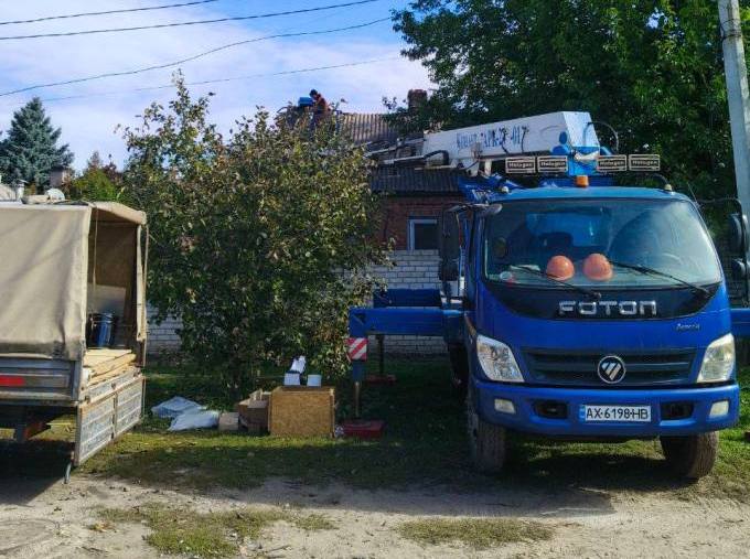 Новини Харкова: комунальники ремонтують будинки