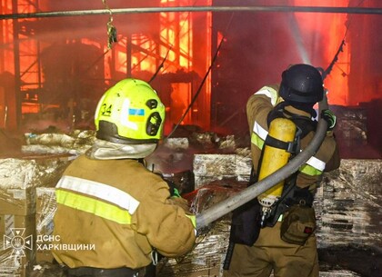 Нічний удар по Харкову: спалахнула пожежа на цивільному підприємстві