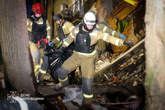 У Харкові розбирають завали після ракетної атаки