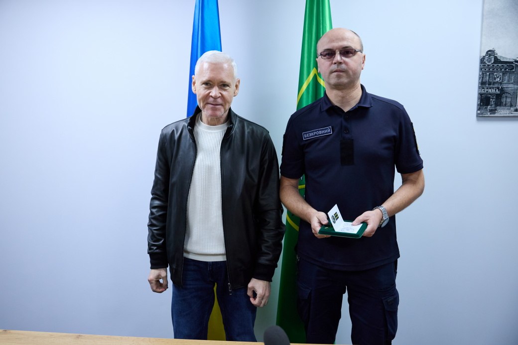 Рятували життя людей під час обстрілв та нагороджені Ігорем Тереховим надзвичайники та медики: Новини Харкова