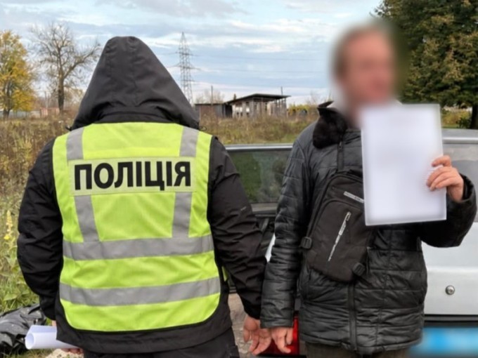 На Харківщині чоловік украв гаджети та переказав 15 тисяч гривень із чужої картки