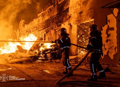 Масштабна пожежа в Основ’янському районі: що відомо про наслідки ворожого удару