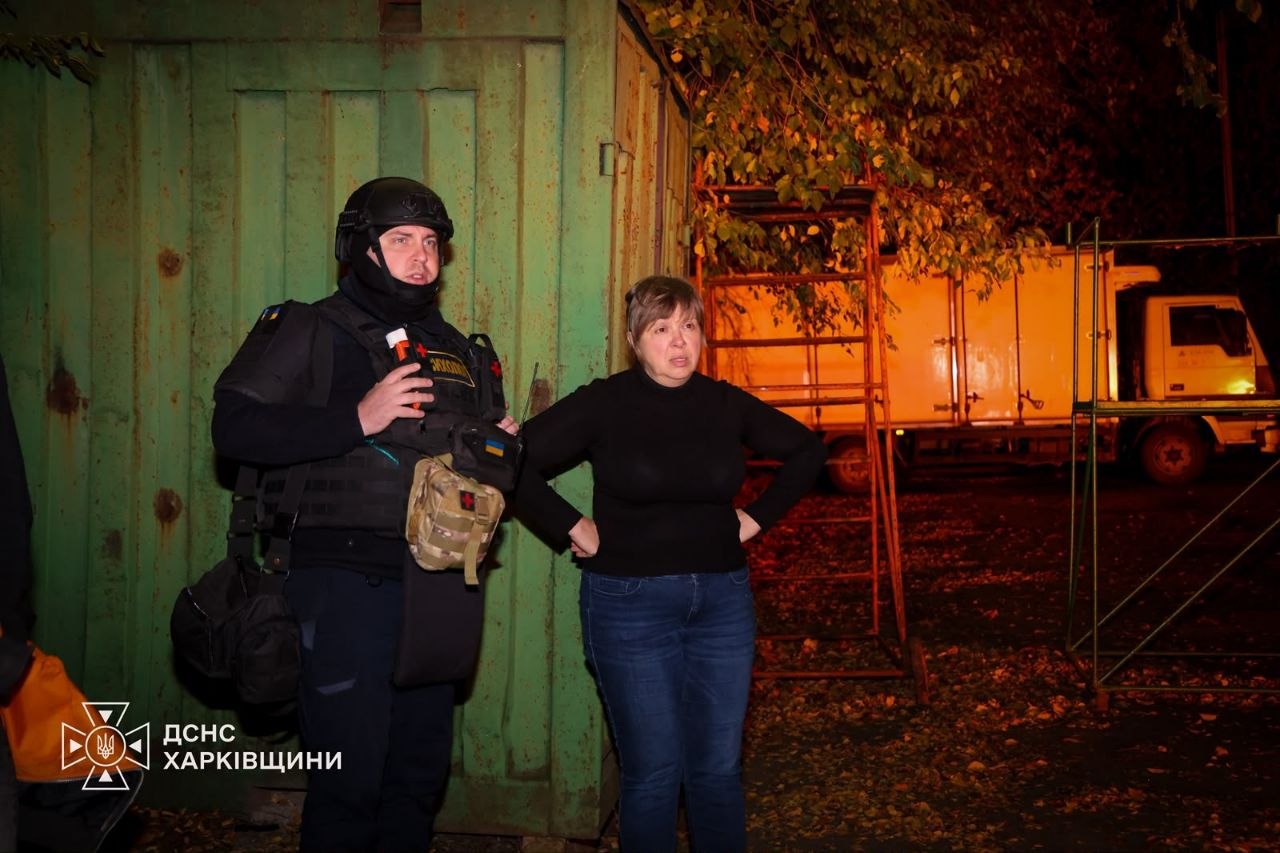 Спалахнула маштабна пожежа після ракетного удару окупантів по місту: Новини Харкова